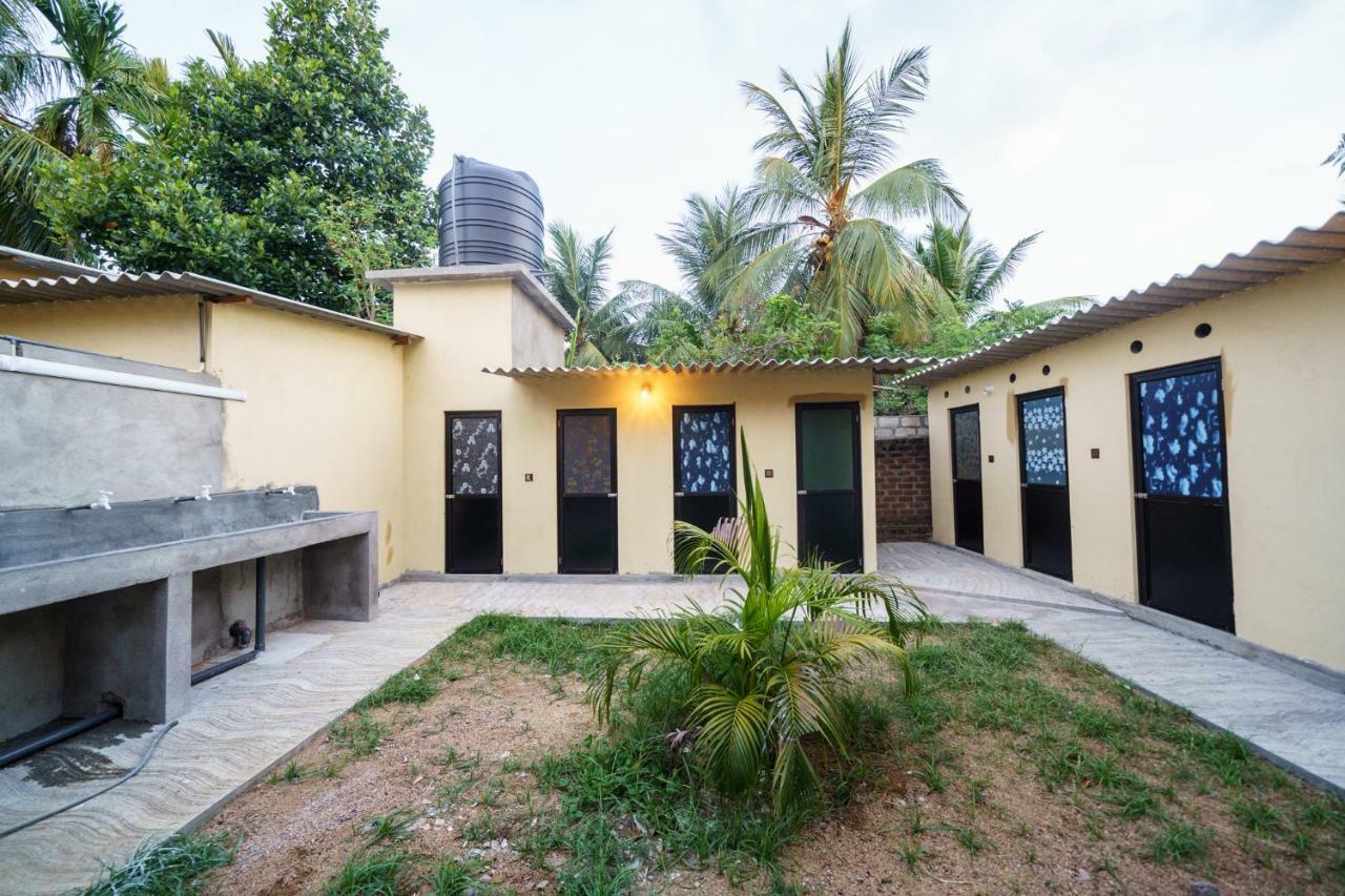 Alcatraz Hostel Arugam Bay Buitenkant foto